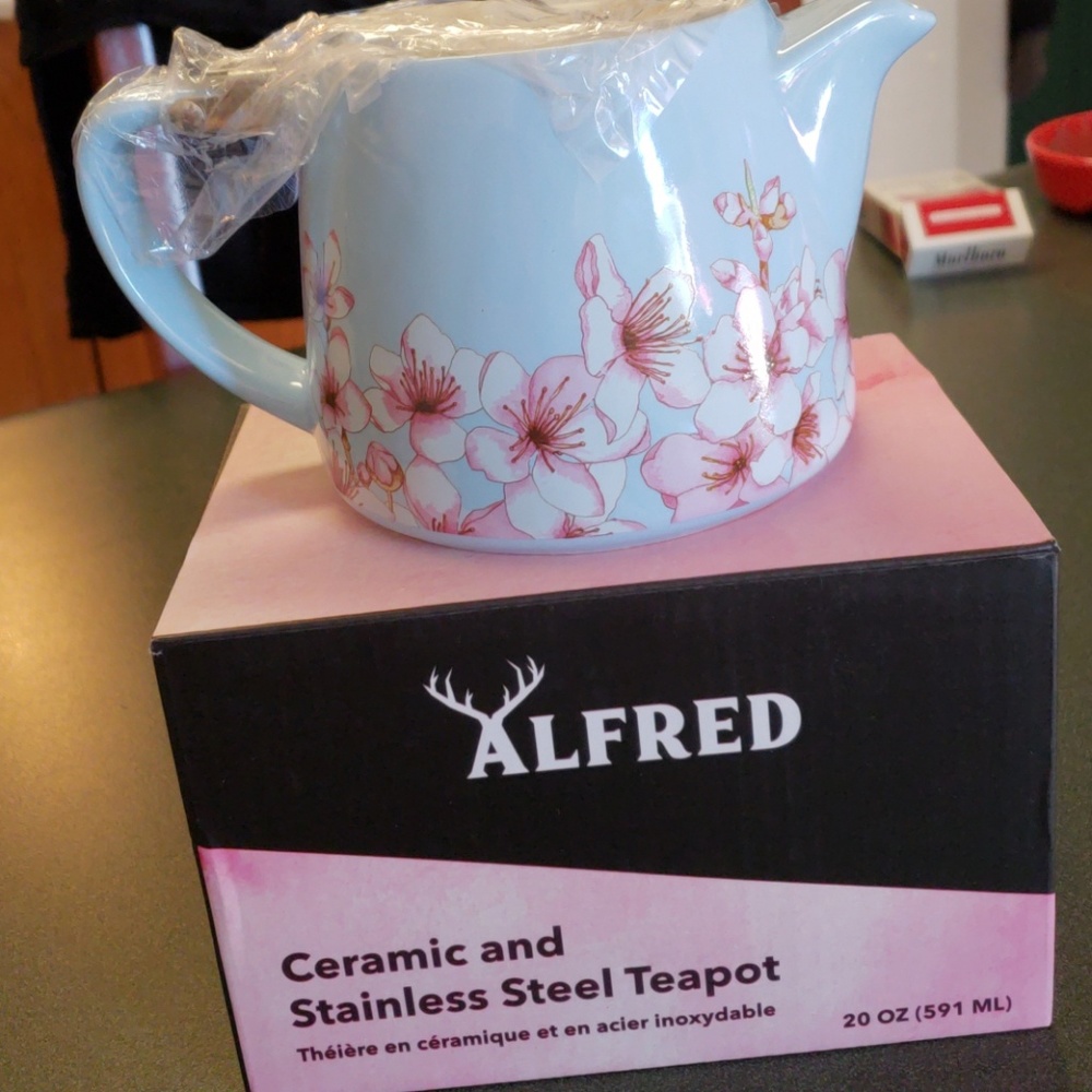 Alfred teapot